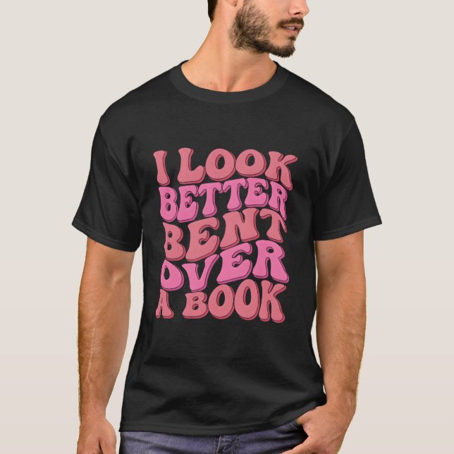 I Look Better Bent Over A Book Reading Wavy T Shirt (Framsida)
