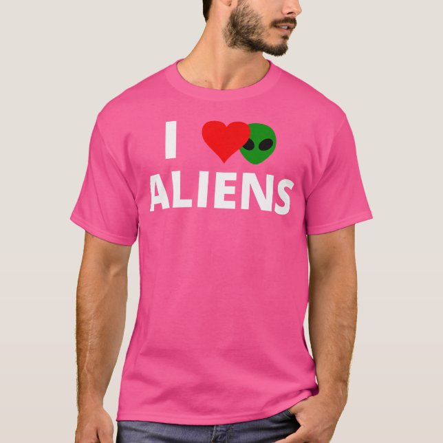 I Love Aliens With A Red Heart And An Alien Behind T Shirt (Framsida)