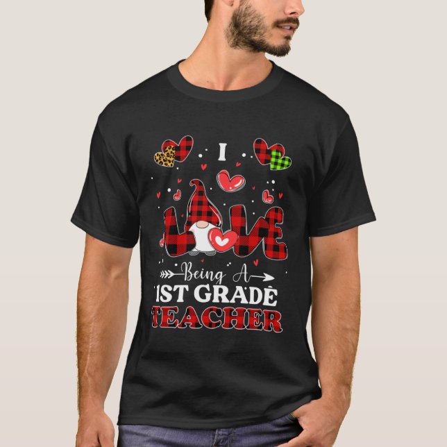 I Love Being A 1st Grade Teacher Gnome Valentine's T Shirt (Framsida)