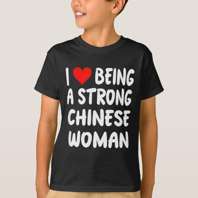 I Love Being A Strong Chinese Woman - Heart - Chin T Shirt (Framsida)