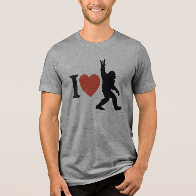 I Love Bigfoot Rock On T Shirt (Framsida)