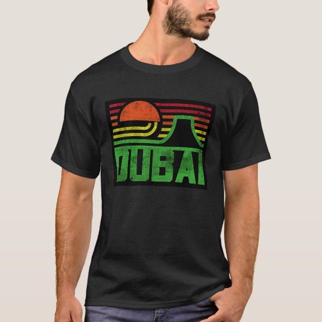 I Love Dubai Cool Retro Dubai Sunset Illustration  T Shirt (Framsida)