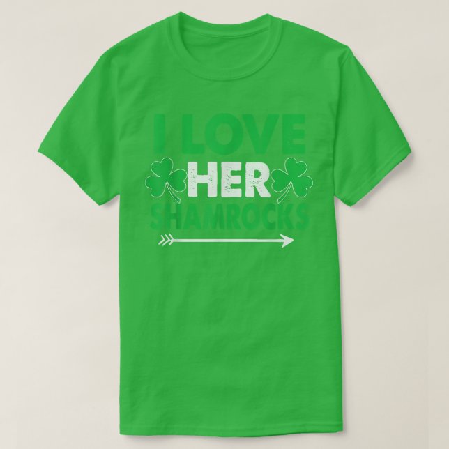 I Love Her Shamrocks  St Patrick's Day Couples  T Shirt (Design framsida)