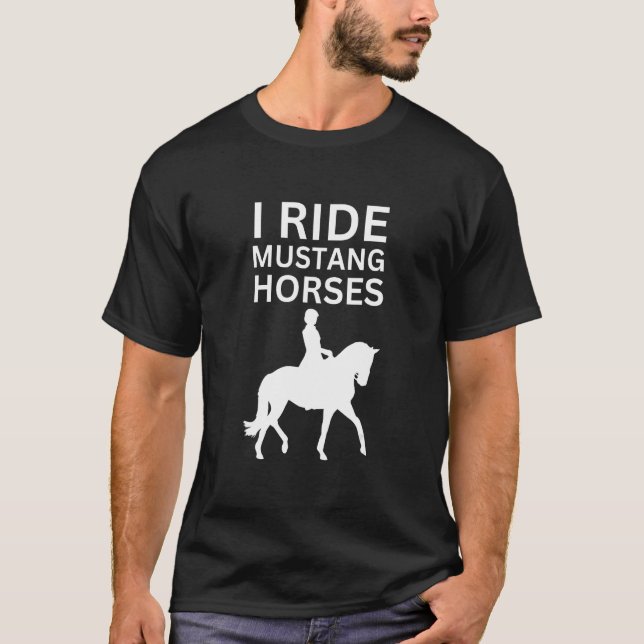 I Love Horses, I Ride Mustang Horse T Shirt (Framsida)
