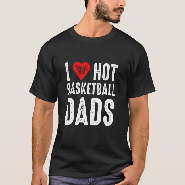 I Love Hot Basketball Dads T Shirt (Framsida)