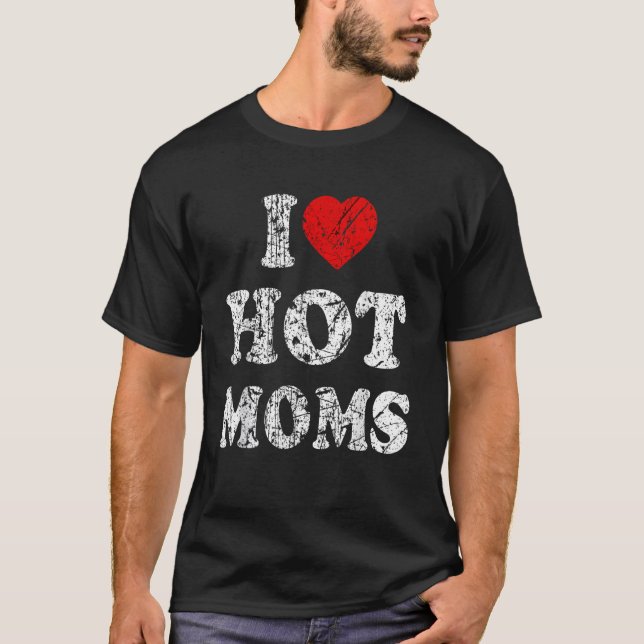 I Love Hot Moms   Red Heart Love Moms I Love Hot M T Shirt (Framsida)