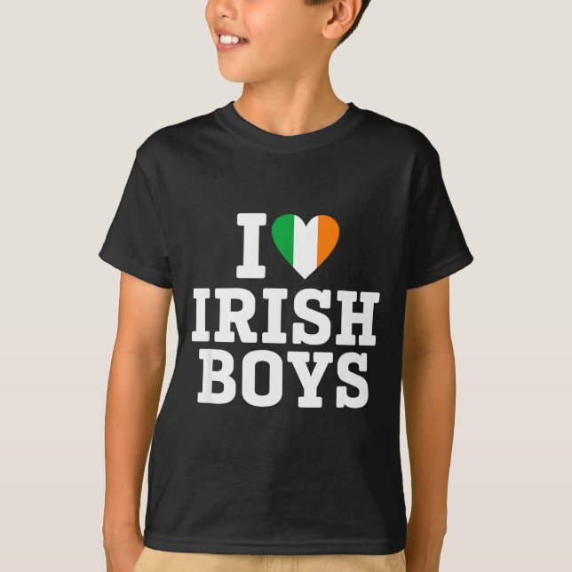 I Love Irish Boys Ireland Flag Heart St Patricks D T Shirt (Framsida)