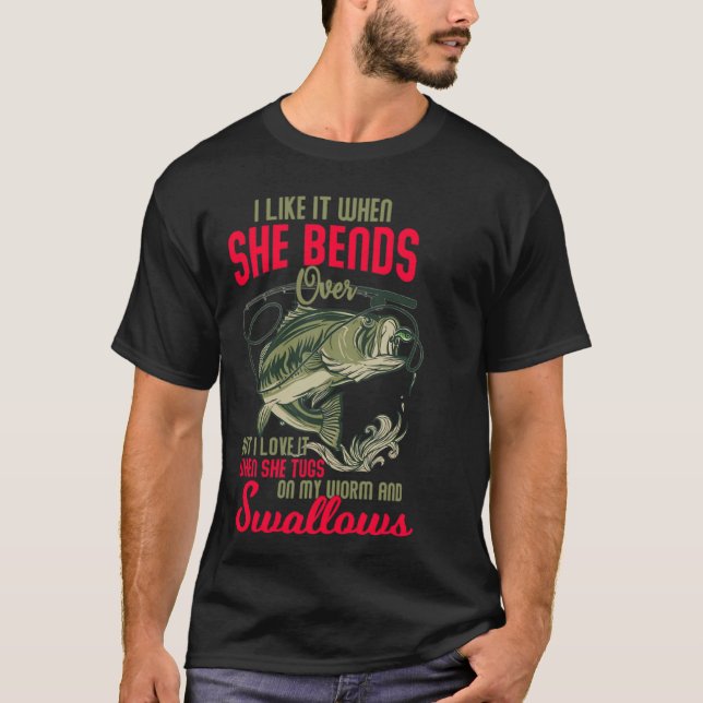 I love it when she bends over fun fishing t shirt (Framsida)
