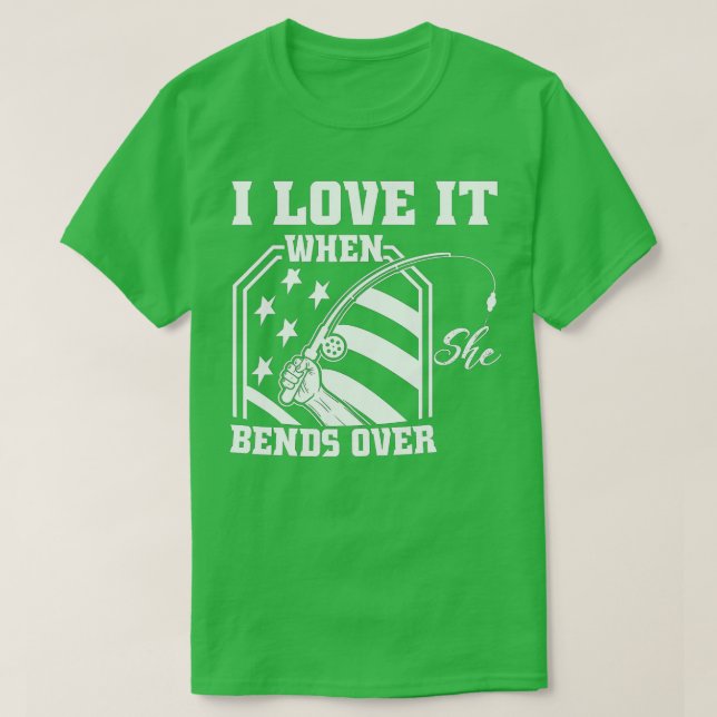 I Love It When She Bends Over Funny Fishing Fisher T Shirt (Design framsida)