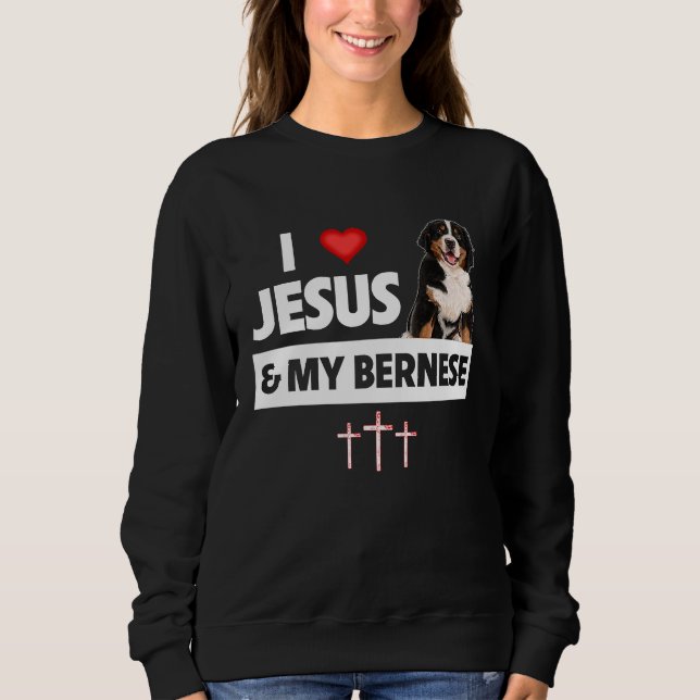 I Love Jesus and My Bernese Mountain Dog Mom Dad C T Shirt (Framsida)