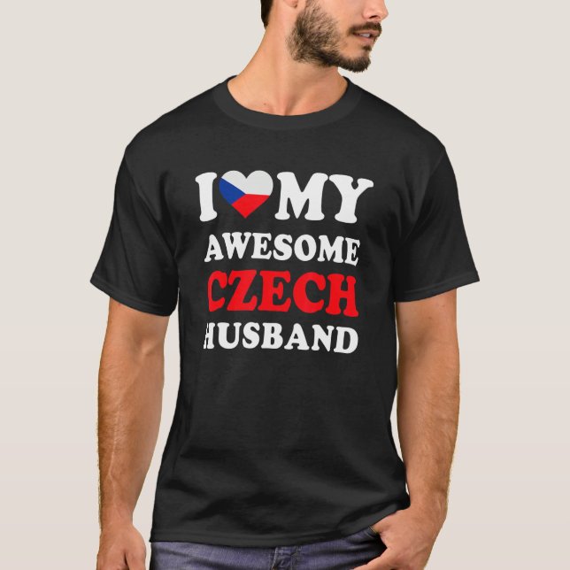 I love My Awesome Czech Husband Funny T Shirt (Framsida)