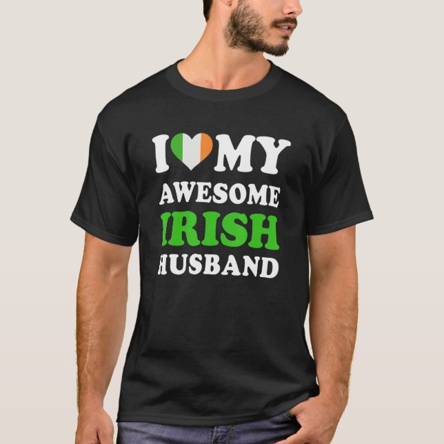 I love My Awesome Irish Husband Funny T Shirt (Framsida)