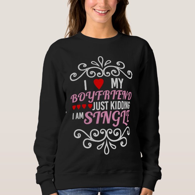 I Love my Boyfriend Just Kidding I'm Single I Idea T Shirt (Framsida)