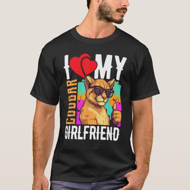 I Love My Cougar Girlfriend   COUGAR T Shirt (Framsida)