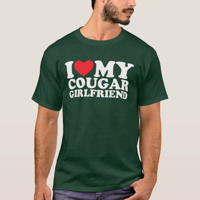 I Love My Cougar Girlfriend funny T Shirt (Framsida)