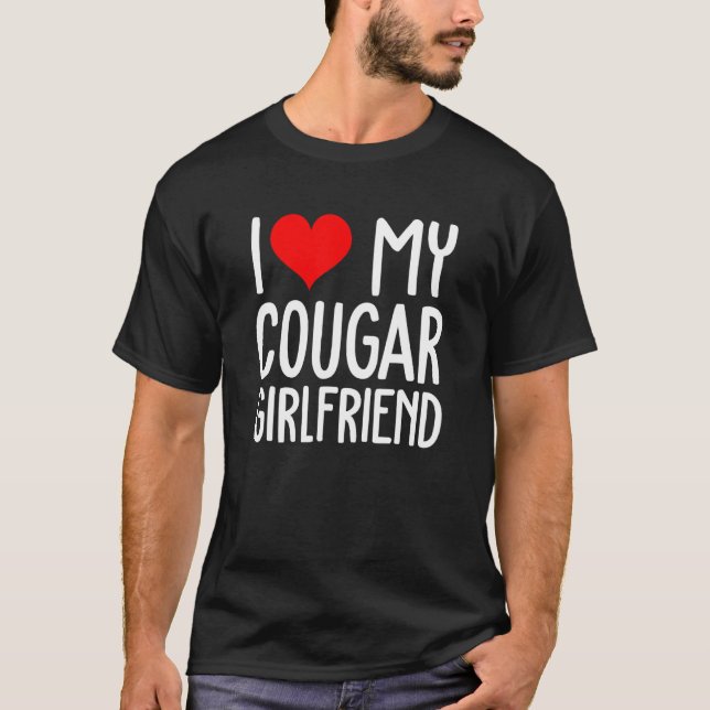I Love My Cougar Girlfriend I Heart My Cougar Gf T Shirt (Framsida)