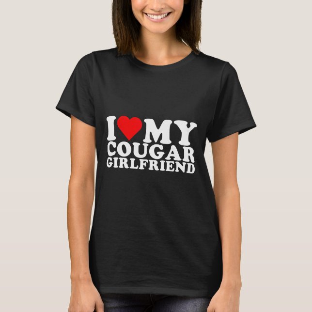 I Love My Cougar Girlfriend I Heart My Cougar Gf  T Shirt (Framsida)