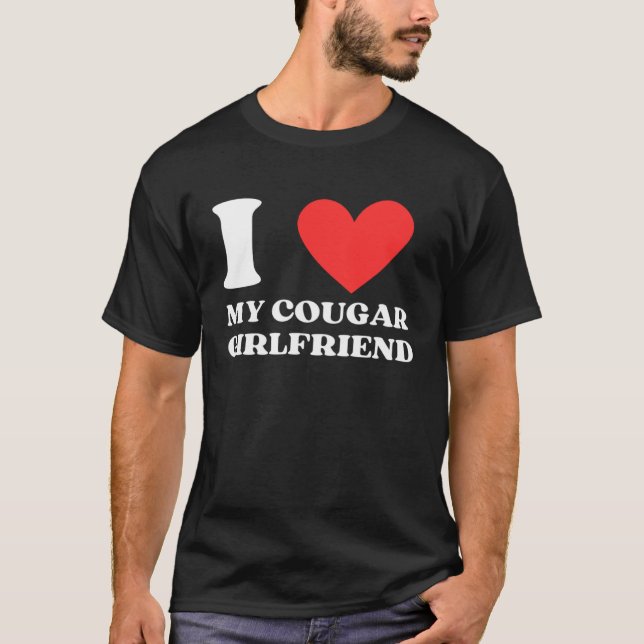 I Love My Cougar Girlfriend I Heart My Cougar Gf T Shirt (Framsida)
