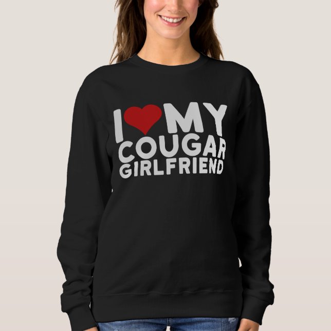 I Love My Cougar Girlfriend I Heart My Cougar Girl T Shirt (Framsida)