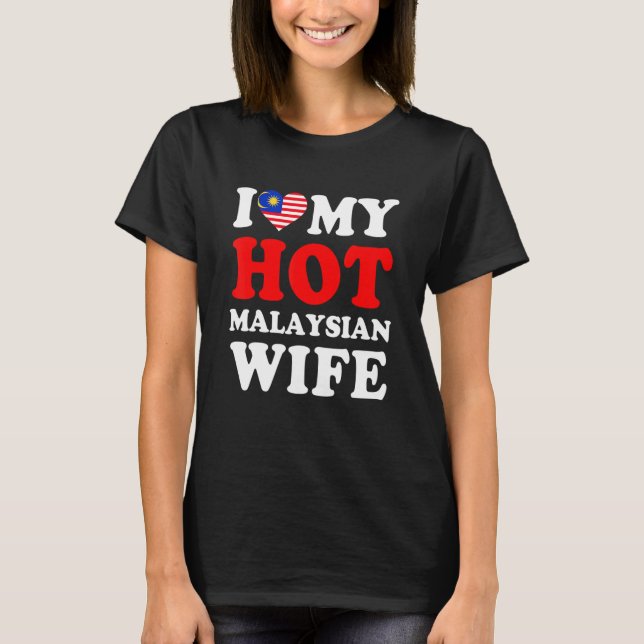 I love My Hot Malaysian Wife Funny Husband Gift T Shirt (Framsida)