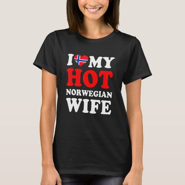 I love My Hot Norwegian Wife Funny Husband Gift T Shirt (Framsida)
