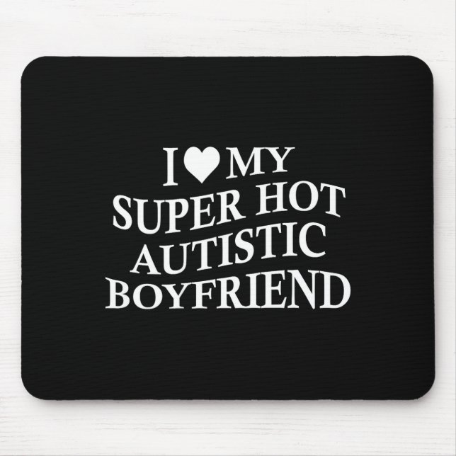I Love My Super Hot Autistic Boyfriend Funny Tee O Musmatta (Framsidan)