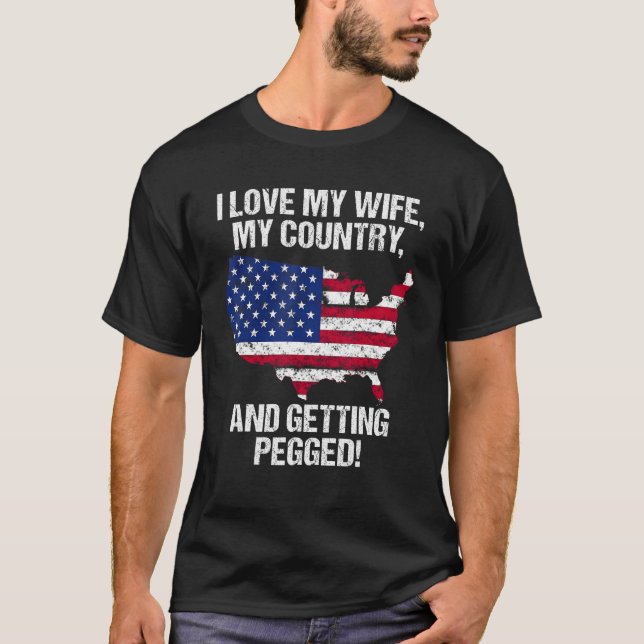 I LOVE MY WIFE MY COUNTRY AND GETTING PEGGED T SHIRT (Framsida)