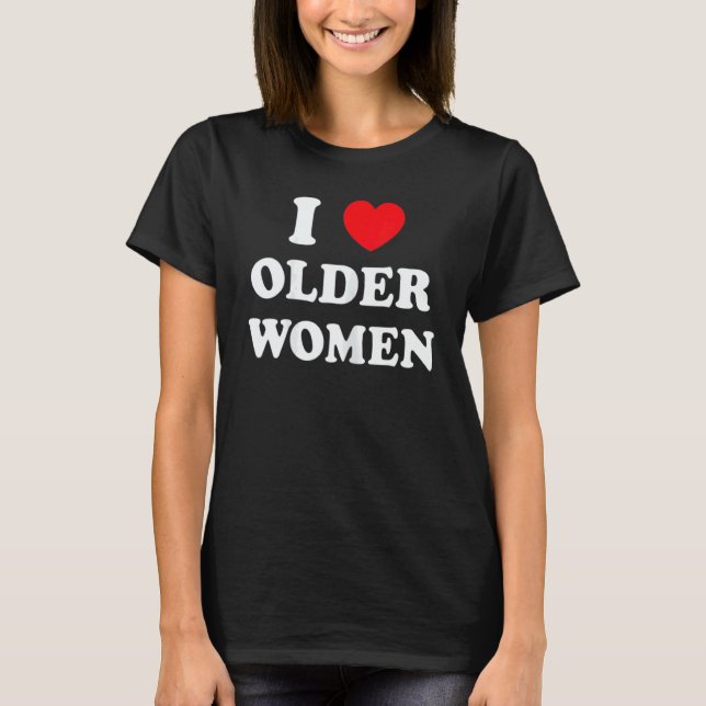 I Love Older Women Heart Hot Moms T Shirt (Framsida)
