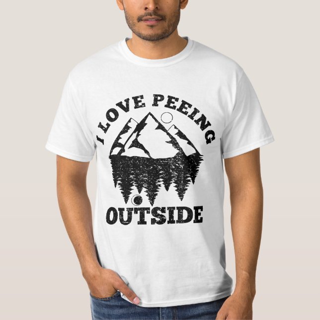 I Love Peeing Outside - Funny Hiking Camping Gift  T Shirt (Framsida)