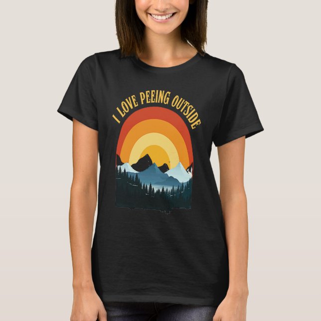 I love peeing outside funny hiking camping lovers t shirt (Framsida)
