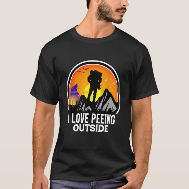 I Love Peeing Outside Hiking Sunset Retro Outdoor  T Shirt (Framsida)
