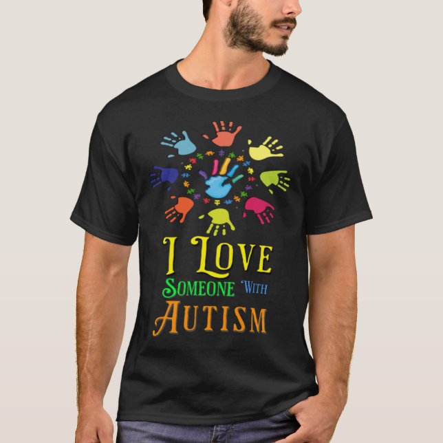 I love someone with Autism Puzzle Pieces Hands T Shirt (Framsida)