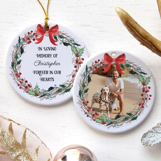 I Lovminne Foto och Namn Rustic WANSET Julgransprydnad Keramik (In loving memory ornament with traditional christmas wreath and photo)