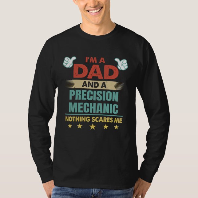 I m A Dad And A Precision Mechanic Nothing Scares  T Shirt (Framsida)