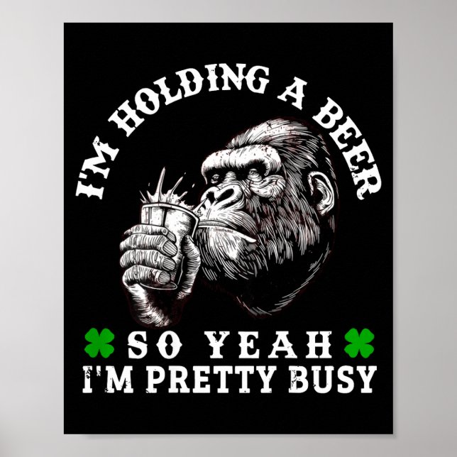 I’m Holding A Beer So Yeah I’m Pretty Busy Monkey  Poster (Framsidan)