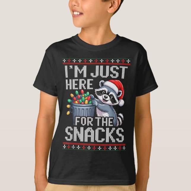 I’m Just Here For The Snacks Raccoon Christmas Ugl T Shirt (Framsida)