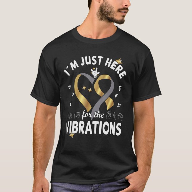 I´m just here for the Vibrations - Deaf Awareness  T Shirt (Framsida)