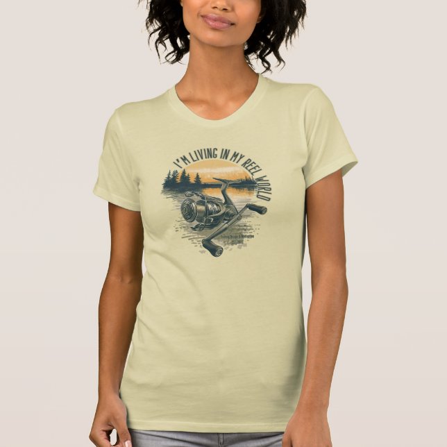 I’m Living in My Reel World | Fishing lake  T Shirt (Framsida)