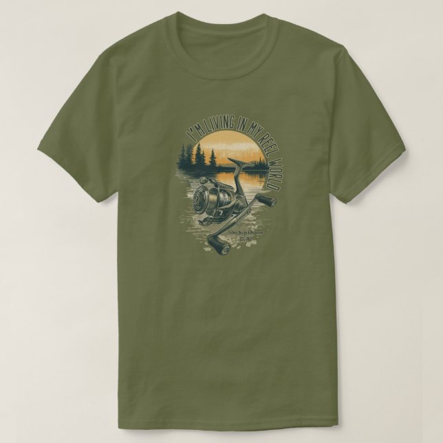 I’m Living in My Reel World | Fishing lake  T Shirt (Design framsida)
