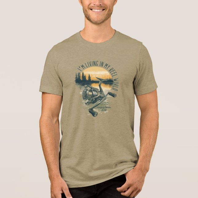 I’m Living in My Reel World | Fishing lake  T Shirt (Framsida)