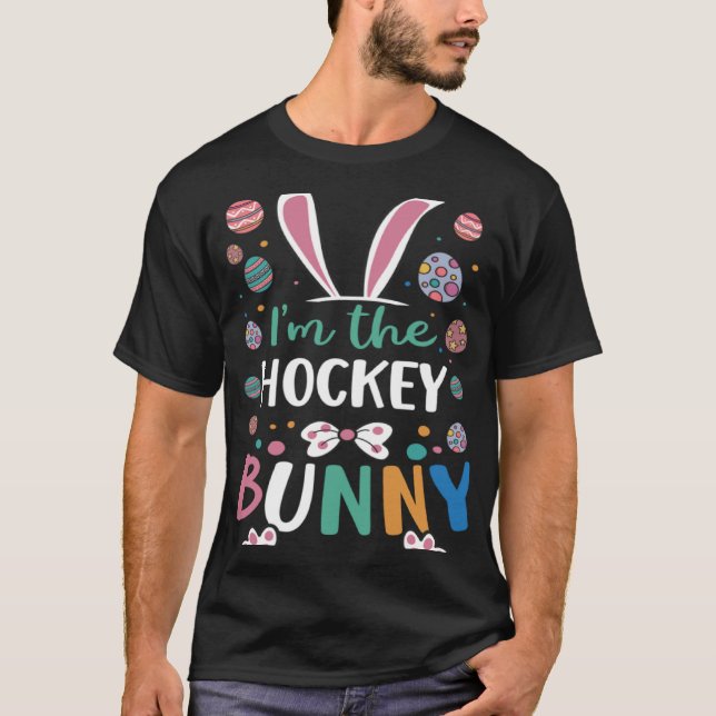 I m The Hockey Bunny Festival Easter Egg Rabbit Ea T Shirt (Framsida)