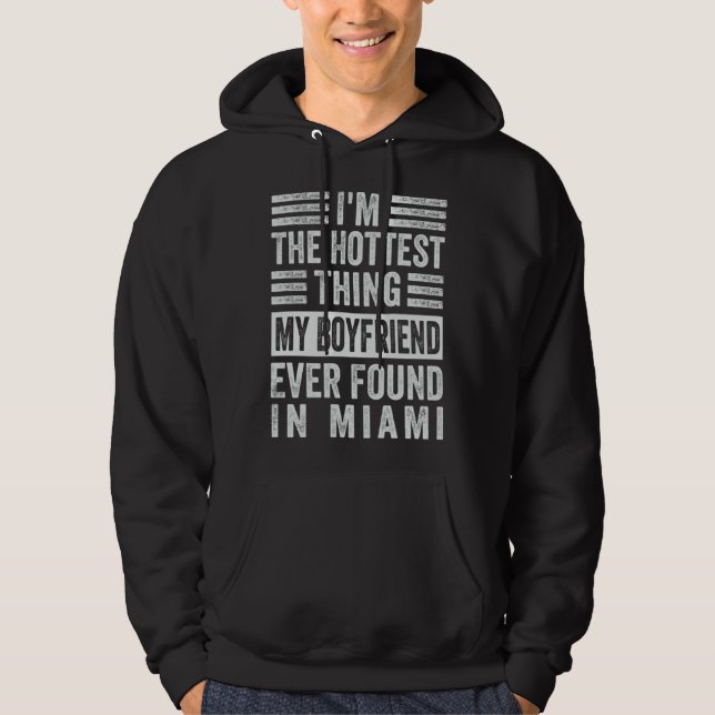 I m The Hottest Thing My Boyfriend Ever Found In M Hoodie (Framsida)