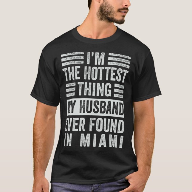 I m The Hottest Thing My Husband Ever Found In Mia T Shirt (Framsida)