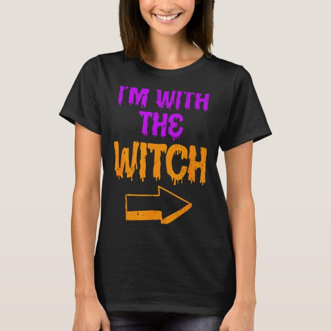 I’m With The Witch Funny Halloween Matching Couple T Shirt (Framsida)