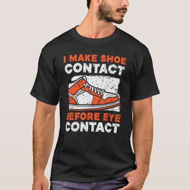 I Make Shoe Contact Before Eye Contact Sneakerhead T Shirt (Framsida)