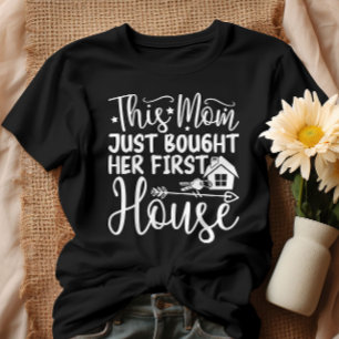 I Mamma har hon just köpt sitt första hus på Mamma T Shirt