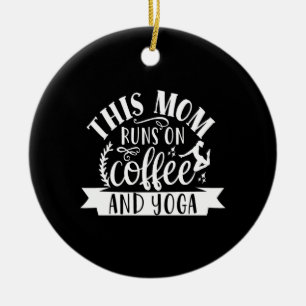 i mamma springa på kaffe och yoga julgransprydnad keramik