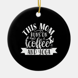 i mamma springa på kaffe och yoga julgransprydnad keramik
