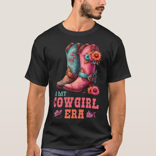 I min Cowgirl Era Groovy Cute Boots cowgirl med f T Shirt (Framsida)