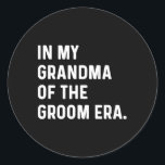 I min mormor i Groom Era - Bröllop Bachelore Runt Klistermärke<br><div class="desc">I min mormor i Groom Era - Bröllop Bachelorette</div>